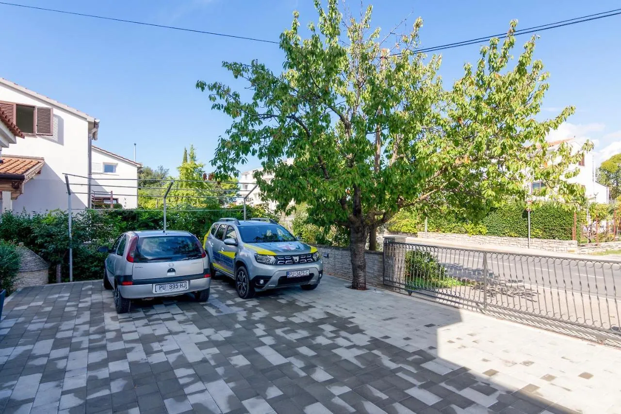 Apartments With A Parking Space Rovinj - 12656 Croácia